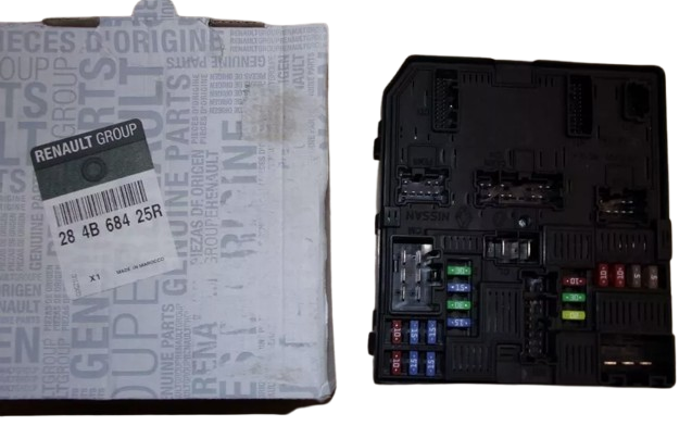 Skrzynka Bezpieczników Renault Dacia 284B68425R Oryginał 284B68425R